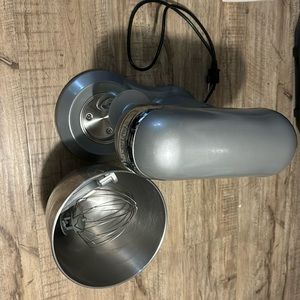 $100 6 Speed Cuisinart Mixer in good condition